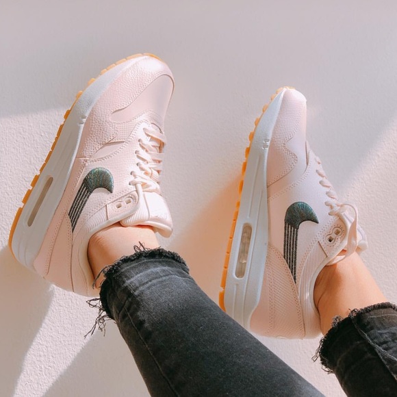 Nike Shoes - Nike Air Max 1 PRM